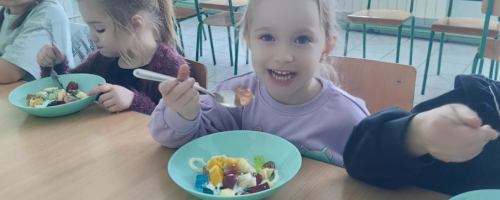 KOLOROWE FERIE W NASZYM PRZEDSZKOLU 