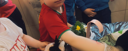 SADZENIE KWIATKÓW W NASZYM PRZEDSZKOLU